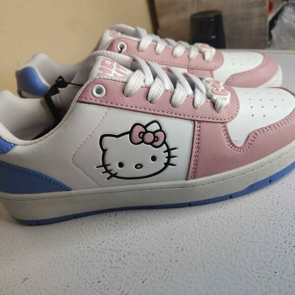 NEW NWT ADULT Woman's size 11 Hello Kitty Sneakers street wear - Picture 7 of 7